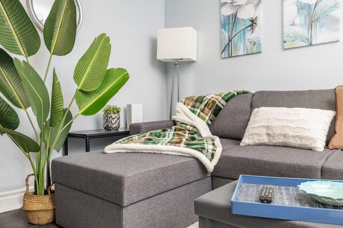 Pet-Friendly Home - Near Chinatown & Little Italy Оттава Экстерьер фото