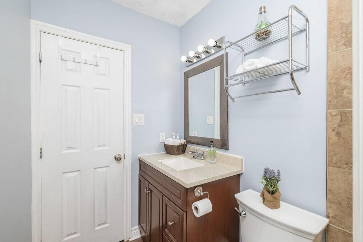 Pet-Friendly Home - Near Chinatown & Little Italy Оттава Экстерьер фото